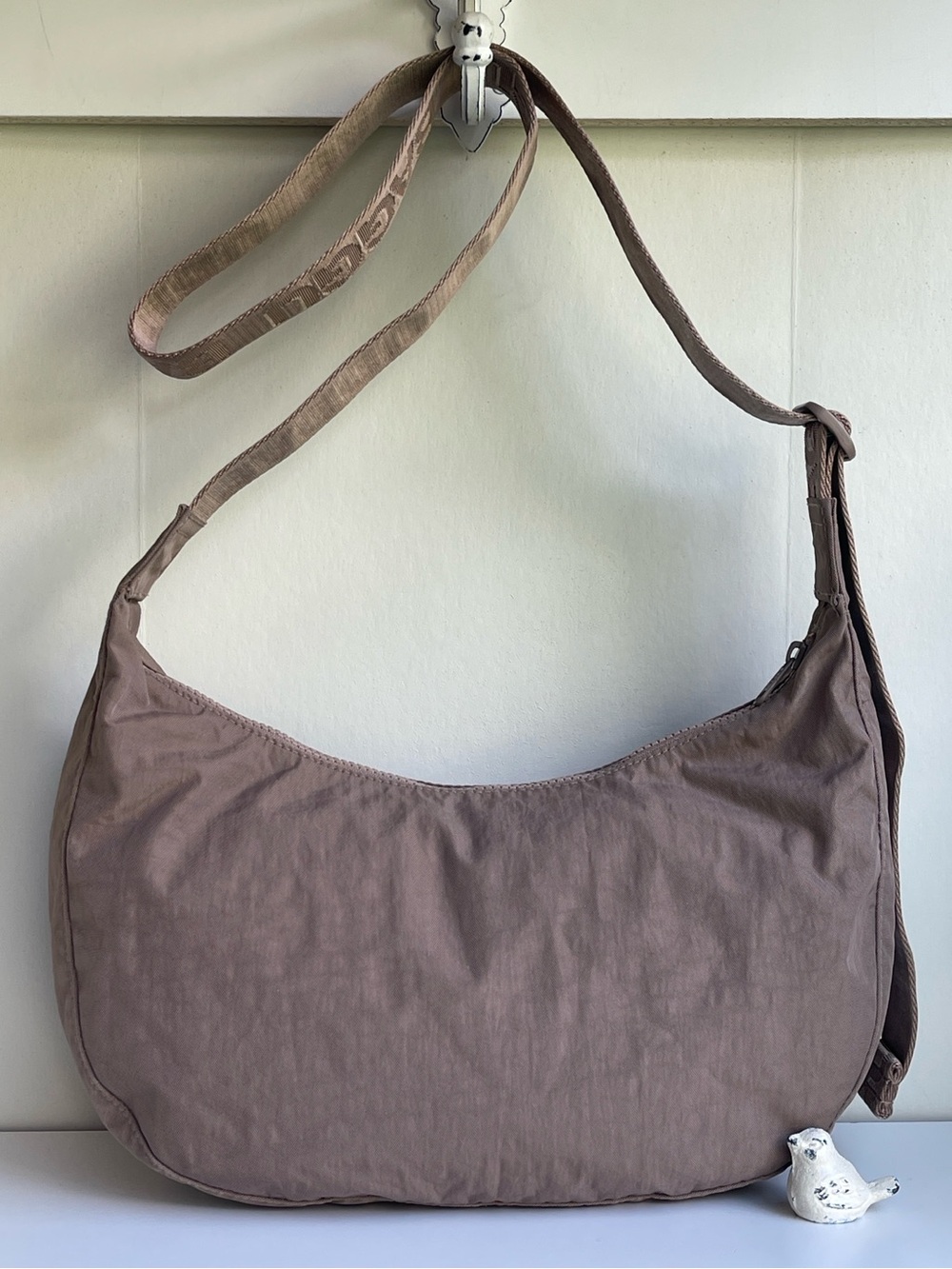 BAGGU Medium Nylon Crescent Bag - Picture 5 of 16